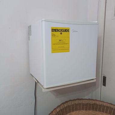 Se vende minibar con su base - 2/4