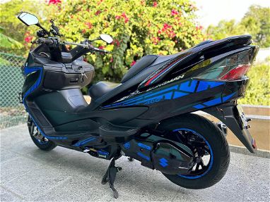 Moto Suzuki Burgman, maxi scooter automática - Img main-image-45666476