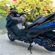 Moto Suzuki Burgman, maxi scooter automática - Img 45666476