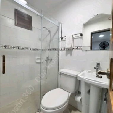 RENTA hostal de 8 habitaciones independientes en el  corazón del VEDADO capitalino, con Qba Hostin 360 - 4/10
