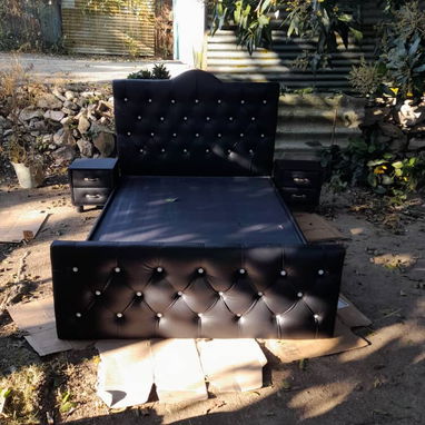 Se vende cama de lujo capitoniada - Img 118533606