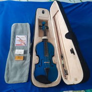 Violín 3/4 de color azul. Hermoso con su estuche y accesorios incluidos - Img 55284073