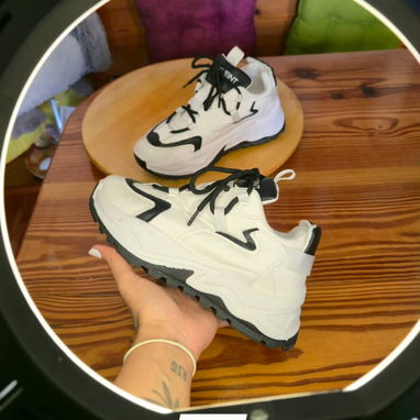 Zapatos variados, de diferentes diseños y colores. A muy buen precio - 5/10