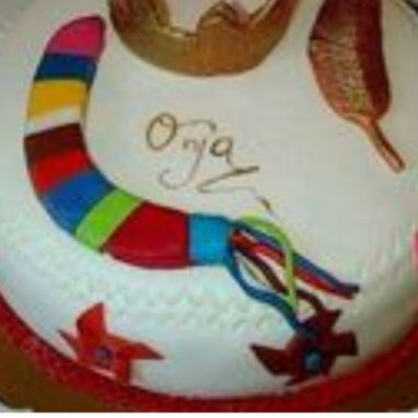 CAKES PARA SANTOS UNICOS DE MERENGUE Y FONDANT - 7/10