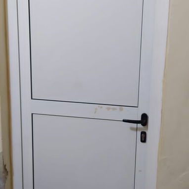 Se venden 3 puertas de aluminio - Img 112630126