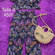 Shores y blusas de mujer - Img 54128135