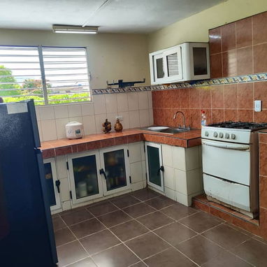 Apartamento de 4 Cuartos + Gran Garaje de 25m² + Sistema Solar Bluetti AC200Max + AX-100 + Generador Q7 2400W - Img 125176535