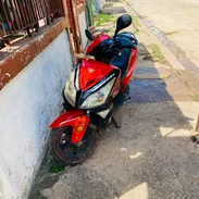 Vendo moto de uso de gasolina - Img 58023778