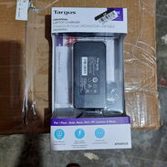 Cargador universal Targus para laptop nuevo en su caja-20usd - Img 45788246