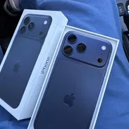 Vendo iPhone 17 pro también cambiamos por menor y vuelto - Img 55884168