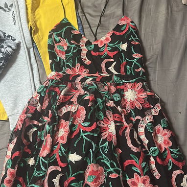 Ropa de venta d garaje - Img 124222682
