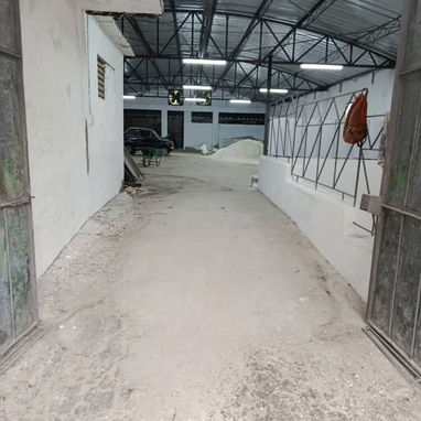 Se Vende Almacén conun Apt Incluído - 2/3