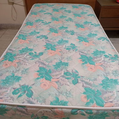 Camas personales con colchon y box spring, en buen estado - Img 122842874