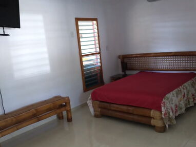 Reserva casa en la playa con piscina y billar en Guanabo,capacidad para 8 personas, tengo disponibilidad - Img 62347657