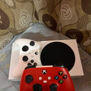 Xbox Series S + 2 Mandos - Img 56716331