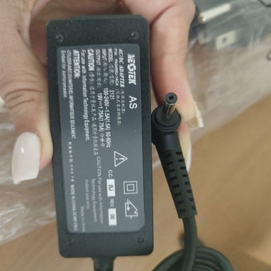Cargador para Laptop Asus de 19v 1.75a, compatible con las laptops que le dieron a los médicos, nuevo +garantía. - Img 104157189