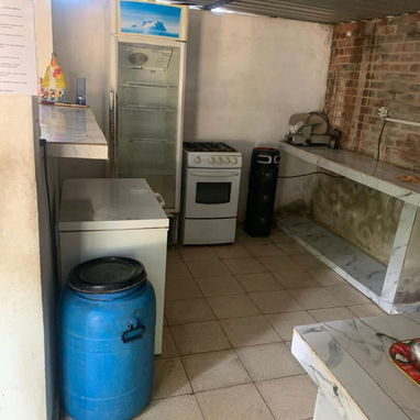 Casa en la lisa puerta calle en bajos de un edificio 3/4 - 4/10
