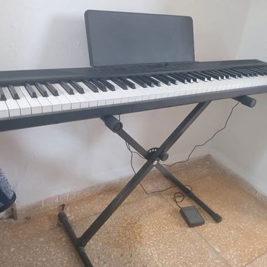 Vendo piano marca Alesis recital profesional - Img 122119876