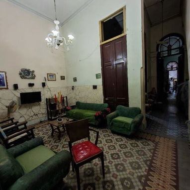 Centro Habana:San Miguel,a una cuadra de la EGREM a 3 Cuadras de Galiano,Casa Colonial,Aprox 100 m2,Puerta Calle,3/4,2Ba - 3/7