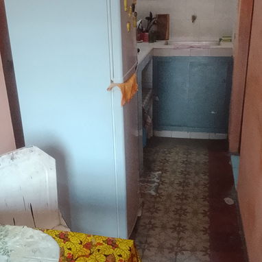 Renta para cubanos x tiempo indefinido en zona céntrica de Marianao, cerca de terminal de Lido en Marianao, pta de calle - 3/4