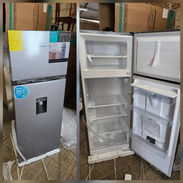 Refrigerador Hisense 7.27 pies con dispensador - Img 55677120