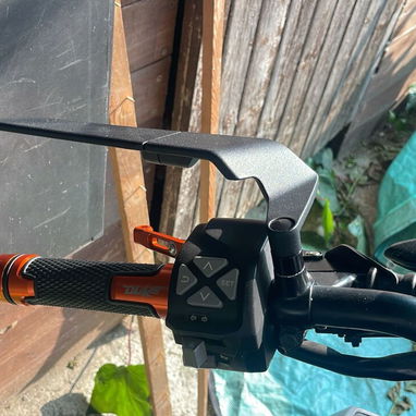 Espejos de motos con corte al aerodinámico y tipo alerón ( 30 USD) - Img 102588850