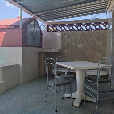 Renta de Casa con piscina en Guanabo, a 2 cuadras del mar - Img 118559109