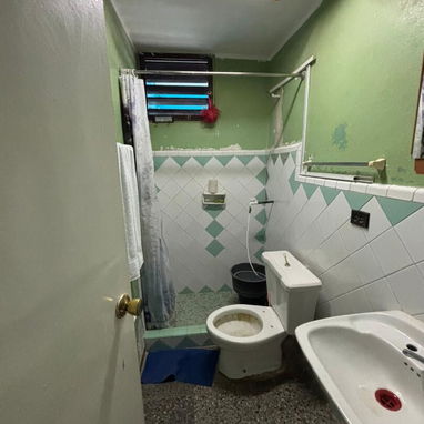 LR17 🏠 REBAJA Excelente apartamento en tercer piso en Marianao - Img 117287530