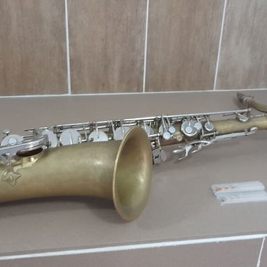 Saxofoñón Tenor con 2 cañas nuevas - Img 118667695