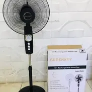 Ventilador recargable Negro marca Rudenkov: 65 usd CARACTERÍSTICAS: 16 Pulgadas Voltaje: 110V Frecuencia: 60Hz Luz i - Img 55810731