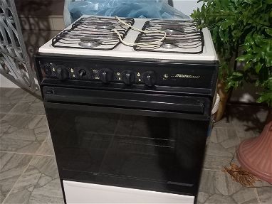 Vendo cocina de uso 4 hornillas y horno de gas - Img 68761659