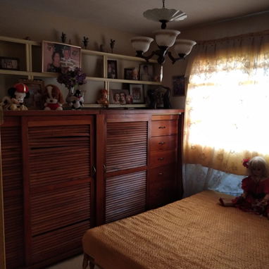 Vendo Linda Casa de construcción capitalista + Apartamento. Frente a calle. Placa libre. Residencial Aldabó. Boyeros. - 9/10