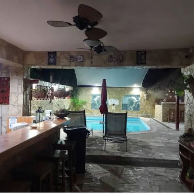 Se renta casa Aimara de 5 habitaciones a 1 cuadra del mar de Guanabo, con piscina y paneles solares. Whatssap 5 2959440 - Img 121060769