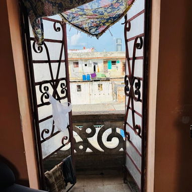 *$7000usd. En venta apartamento (3er piso) de un edificio capitalista de 6 aptos en Centro  Habana. - 4/10