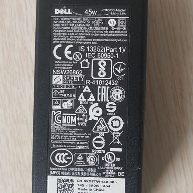 19.5v, 2.31 a y 45w. De uso funcionando perfectamente. Se le arregló el cable. - Img 121857383