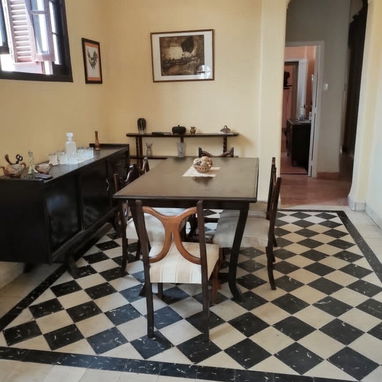 Venta de buen apto Vedado letras. 2/4. 1 ER piso - 2/7