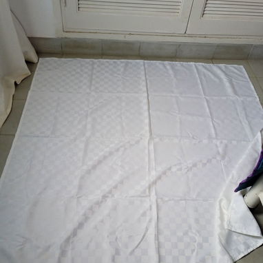 REBAJA Vendo mantel  blanco nuevo  mide 135 cm x 135 - 2/2