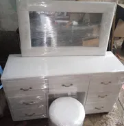 Cómodas con todo su banqueta espejo y gavetas - Img 50112744