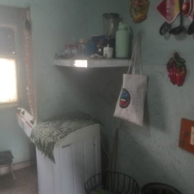 Se vende casa en moa de tres cuartos en 6000 y me ajusto se deja con todo adentro ubicada en las coloradas nuevas - 3/3