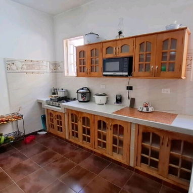 Apartamento en el segundo piso,en Edificio Capitalista de 3 apartamentos, remodelado recientemente,en el Vedado - 4/10