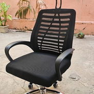 Silla giratoria con reposacabezas - Img 56907403