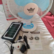 Ventilador recargable a $40000 con entrada solar y puerto USB y doble salida de bombillas y lápara de luz noctura. - Img 55500270