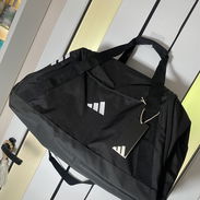 Bolso Adidas 100% original comprado en EEUU - Img 58073694