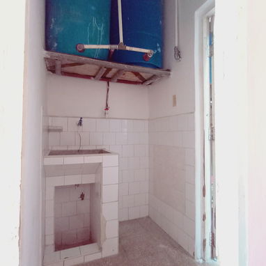 REBAJADO EN OFERTA!!! Listo para llegar y vivir!! Apartamento en venta de 2 cuartos en bajos con garaje, Santos Suárez - Img 125227211