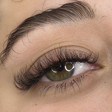 Extensiones de Pestañas pelo a pelo y manicura - 4/5