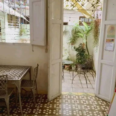 54321162  PRECIO 8500  SE VENDE CASA 🏡+ NEGOCIO CENTRICO EN SANTA CLARA  CON TODO PARA EMPEZAR        Cómo negocio  1. - 4/10