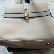Cartera ideal para su comodidad y salida - Img 57936367