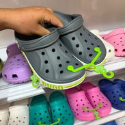Elizabeth Dunn. Las Crocs - Img 57812979