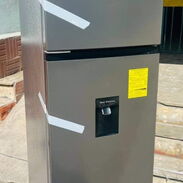 Refrigerador de 9.5 pies con Dispensador. Nuevo en su caja - Img 45596072