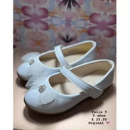 Sandalias Blancas de Niña. Zapatos de Salir. Número 26, talla 9 - Img 56301033